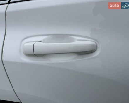 Белый Тойота Ленд Крузер Прадо, объемом двигателя 3.96 л и пробегом 50 тыс. км за 41999 $, фото 41 на Automoto.ua