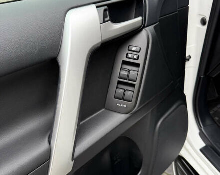 Белый Тойота Ленд Крузер Прадо, объемом двигателя 3.96 л и пробегом 50 тыс. км за 41999 $, фото 90 на Automoto.ua