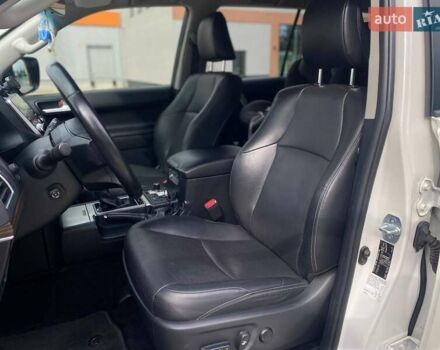 Тойота Ленд Крузер Прадо 2020 в Киеве на Automoto.ua Белый Тойота Ленд Крузер Прадо, объемом двигателя 3.96 л и пробегом 130 тыс. км за 44490 $, фото 16 на Automoto.ua