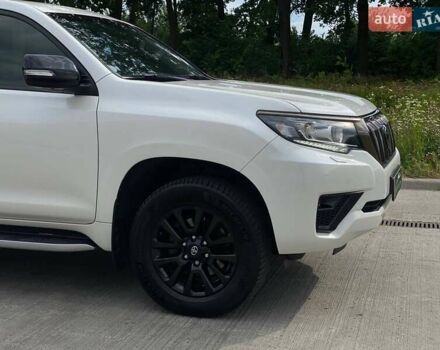 Тойота Ленд Крузер Прадо 2020 в Киеве на Automoto.ua Белый Тойота Ленд Крузер Прадо, объемом двигателя 3.96 л и пробегом 130 тыс. км за 44490 $, фото 12 на Automoto.ua