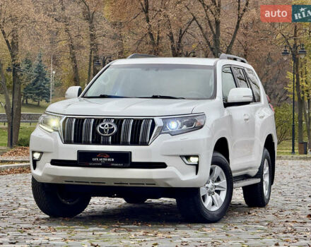 Белый Тойота Ленд Крузер Прадо, объемом двигателя 3.96 л и пробегом 50 тыс. км за 41999 $, фото 168 на Automoto.ua