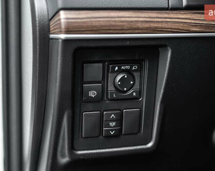 Белый Тойота Ленд Крузер Прадо, объемом двигателя 4 л и пробегом 28 тыс. км за 39990 $, фото 16 на Automoto.ua