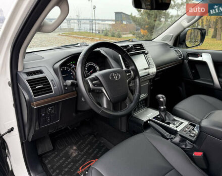 Белый Тойота Ленд Крузер Прадо, объемом двигателя 3.96 л и пробегом 50 тыс. км за 41999 $, фото 24 на Automoto.ua