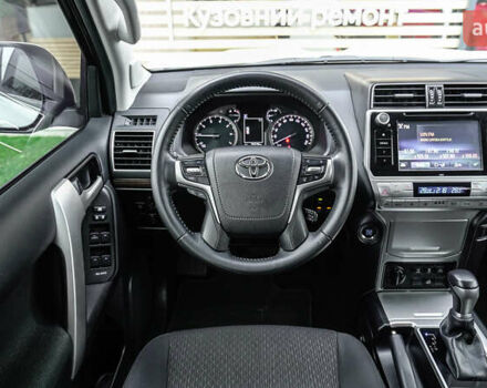 Белый Тойота Ленд Крузер Прадо, объемом двигателя 4 л и пробегом 28 тыс. км за 39990 $, фото 8 на Automoto.ua