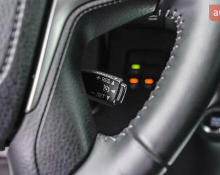 Белый Тойота Ленд Крузер Прадо, объемом двигателя 4 л и пробегом 28 тыс. км за 39990 $, фото 21 на Automoto.ua