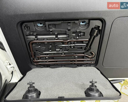 Белый Тойота Ленд Крузер Прадо, объемом двигателя 3.96 л и пробегом 50 тыс. км за 41999 $, фото 120 на Automoto.ua