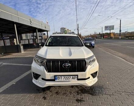 Белый Тойота Ленд Крузер Прадо, объемом двигателя 2.76 л и пробегом 130 тыс. км за 49599 $, фото 1 на Automoto.ua