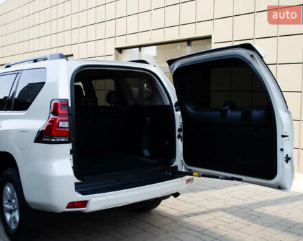 Белый Тойота Ленд Крузер Прадо, объемом двигателя 3.96 л и пробегом 42 тыс. км за 46500 $, фото 61 на Automoto.ua