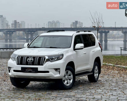 Белый Тойота Ленд Крузер Прадо, объемом двигателя 3.96 л и пробегом 50 тыс. км за 41999 $, фото 197 на Automoto.ua