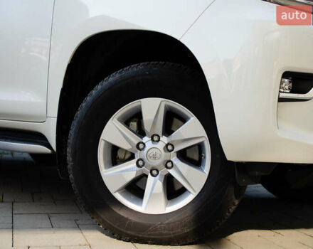 Белый Тойота Ленд Крузер Прадо, объемом двигателя 3.96 л и пробегом 42 тыс. км за 46500 $, фото 68 на Automoto.ua