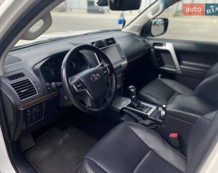 Білий Тойота Ленд Крузер Прадо, об'ємом двигуна 3.96 л та пробігом 130 тис. км за 44490 $, фото 15 на Automoto.ua