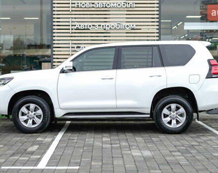 Белый Тойота Ленд Крузер Прадо, объемом двигателя 4 л и пробегом 28 тыс. км за 39990 $, фото 2 на Automoto.ua