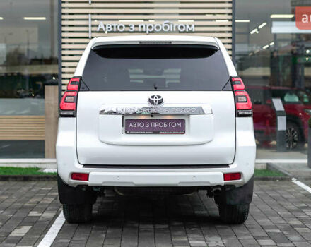 Белый Тойота Ленд Крузер Прадо, объемом двигателя 4 л и пробегом 28 тыс. км за 39990 $, фото 3 на Automoto.ua