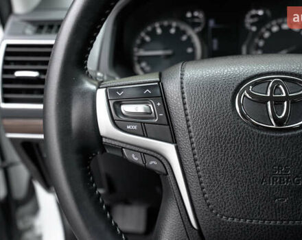 Белый Тойота Ленд Крузер Прадо, объемом двигателя 4 л и пробегом 28 тыс. км за 39990 $, фото 19 на Automoto.ua