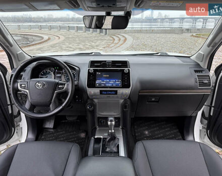 Белый Тойота Ленд Крузер Прадо, объемом двигателя 3.96 л и пробегом 50 тыс. км за 41999 $, фото 11 на Automoto.ua