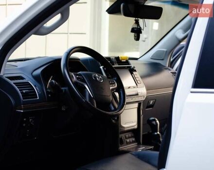 Белый Тойота Ленд Крузер Прадо, объемом двигателя 3.96 л и пробегом 42 тыс. км за 46500 $, фото 26 на Automoto.ua