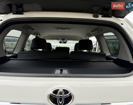 Белый Тойота Ленд Крузер Прадо, объемом двигателя 3.96 л и пробегом 50 тыс. км за 41999 $, фото 101 на Automoto.ua