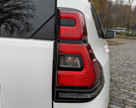 Белый Тойота Ленд Крузер Прадо, объемом двигателя 3.96 л и пробегом 50 тыс. км за 41999 $, фото 46 на Automoto.ua