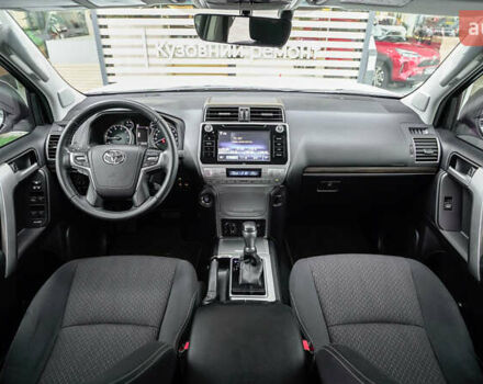 Белый Тойота Ленд Крузер Прадо, объемом двигателя 4 л и пробегом 28 тыс. км за 39990 $, фото 7 на Automoto.ua