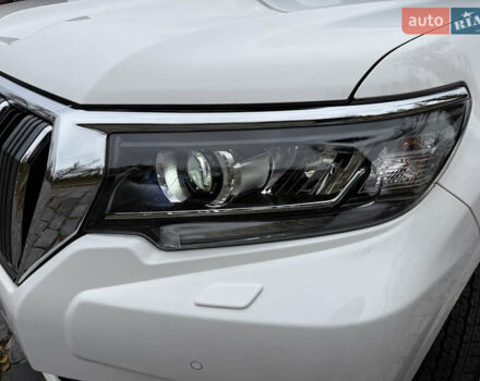 Белый Тойота Ленд Крузер Прадо, объемом двигателя 3.96 л и пробегом 50 тыс. км за 41999 $, фото 75 на Automoto.ua