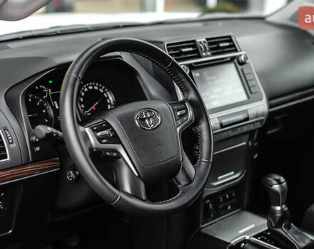 Белый Тойота Ленд Крузер Прадо, объемом двигателя 4 л и пробегом 28 тыс. км за 39990 $, фото 13 на Automoto.ua