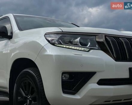 Тойота Ленд Крузер Прадо 2020 в Киеве на Automoto.ua Белый Тойота Ленд Крузер Прадо, объемом двигателя 3.96 л и пробегом 130 тыс. км за 44490 $, фото 7 на Automoto.ua