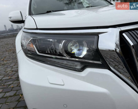 Белый Тойота Ленд Крузер Прадо, объемом двигателя 3.96 л и пробегом 50 тыс. км за 41999 $, фото 69 на Automoto.ua