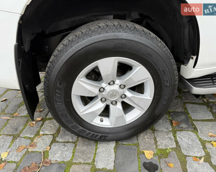 Белый Тойота Ленд Крузер Прадо, объемом двигателя 3.96 л и пробегом 50 тыс. км за 41999 $, фото 39 на Automoto.ua