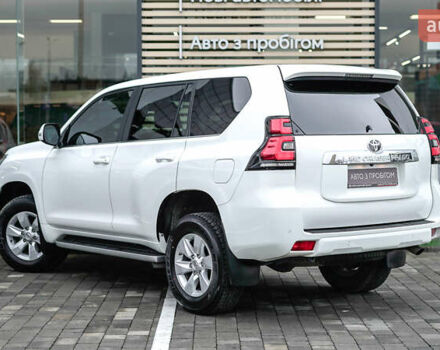Белый Тойота Ленд Крузер Прадо, объемом двигателя 4 л и пробегом 28 тыс. км за 39990 $, фото 1 на Automoto.ua