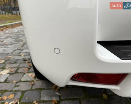 Белый Тойота Ленд Крузер Прадо, объемом двигателя 3.96 л и пробегом 50 тыс. км за 41999 $, фото 48 на Automoto.ua