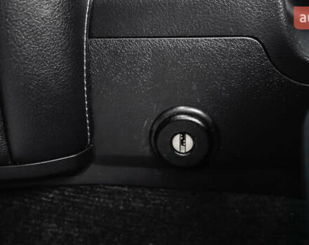 Белый Тойота Ленд Крузер Прадо, объемом двигателя 4 л и пробегом 28 тыс. км за 39990 $, фото 18 на Automoto.ua