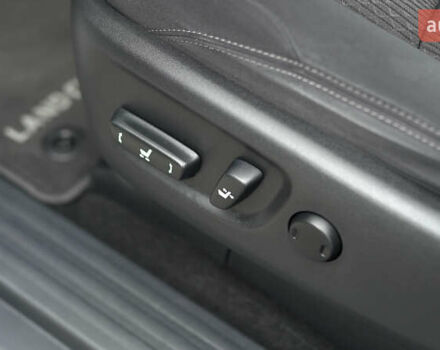 Белый Тойота Ленд Крузер Прадо, объемом двигателя 4 л и пробегом 28 тыс. км за 39990 $, фото 15 на Automoto.ua