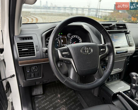 Белый Тойота Ленд Крузер Прадо, объемом двигателя 3.96 л и пробегом 50 тыс. км за 41999 $, фото 21 на Automoto.ua