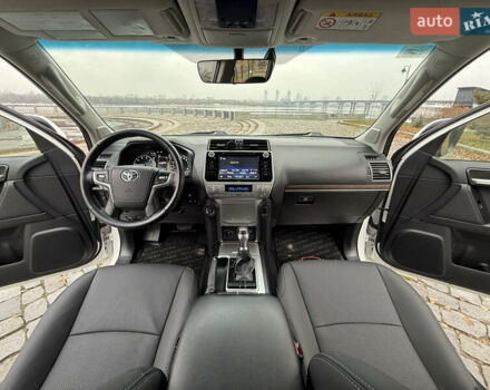 Белый Тойота Ленд Крузер Прадо, объемом двигателя 3.96 л и пробегом 50 тыс. км за 41999 $, фото 12 на Automoto.ua