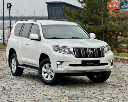 Белый Тойота Ленд Крузер Прадо, объемом двигателя 3.96 л и пробегом 50 тыс. км за 41999 $, фото 5 на Automoto.ua