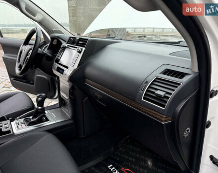 Белый Тойота Ленд Крузер Прадо, объемом двигателя 3.96 л и пробегом 50 тыс. км за 41999 $, фото 132 на Automoto.ua