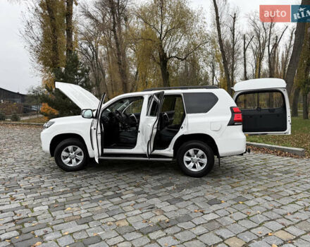 Белый Тойота Ленд Крузер Прадо, объемом двигателя 3.96 л и пробегом 50 тыс. км за 41999 $, фото 131 на Automoto.ua