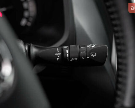 Белый Тойота Ленд Крузер Прадо, объемом двигателя 4 л и пробегом 28 тыс. км за 39990 $, фото 23 на Automoto.ua