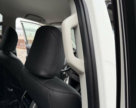 Белый Тойота Ленд Крузер Прадо, объемом двигателя 3.96 л и пробегом 50 тыс. км за 41999 $, фото 104 на Automoto.ua