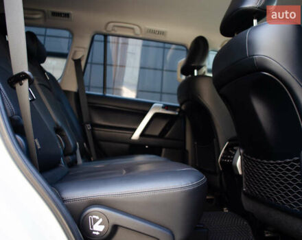 Белый Тойота Ленд Крузер Прадо, объемом двигателя 3.96 л и пробегом 42 тыс. км за 46500 $, фото 49 на Automoto.ua