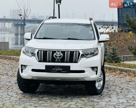 Белый Тойота Ленд Крузер Прадо, объемом двигателя 3.96 л и пробегом 50 тыс. км за 41999 $, фото 194 на Automoto.ua