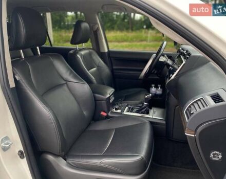 Тойота Ленд Крузер Прадо 2020 в Киеве на Automoto.ua Белый Тойота Ленд Крузер Прадо, объемом двигателя 3.96 л и пробегом 130 тыс. км за 44490 $, фото 22 на Automoto.ua