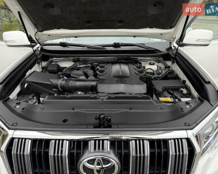 Белый Тойота Ленд Крузер Прадо, объемом двигателя 3.96 л и пробегом 50 тыс. км за 41999 $, фото 119 на Automoto.ua