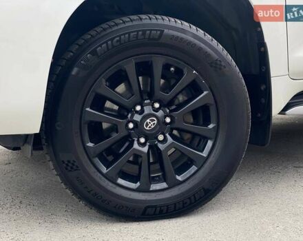 Тойота Ленд Крузер Прадо 2020 в Киеве на Automoto.ua Белый Тойота Ленд Крузер Прадо, объемом двигателя 3.96 л и пробегом 130 тыс. км за 44490 $, фото 3 на Automoto.ua