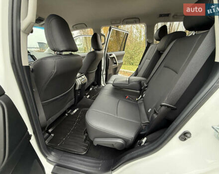 Белый Тойота Ленд Крузер Прадо, объемом двигателя 3.96 л и пробегом 50 тыс. км за 41999 $, фото 111 на Automoto.ua