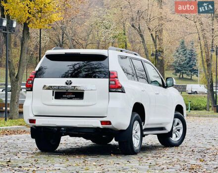 Белый Тойота Ленд Крузер Прадо, объемом двигателя 3.96 л и пробегом 50 тыс. км за 41999 $, фото 190 на Automoto.ua