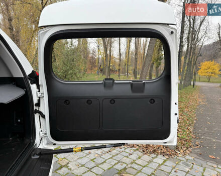 Белый Тойота Ленд Крузер Прадо, объемом двигателя 3.96 л и пробегом 50 тыс. км за 41999 $, фото 113 на Automoto.ua