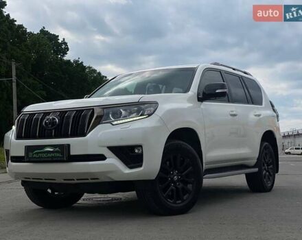Тойота Ленд Крузер Прадо 2020 в Киеве на Automoto.ua Белый Тойота Ленд Крузер Прадо, объемом двигателя 3.96 л и пробегом 130 тыс. км за 44490 $, фото 1 на Automoto.ua
