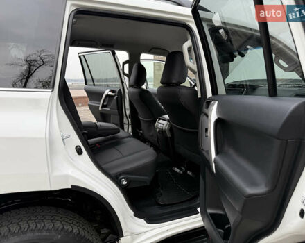 Белый Тойота Ленд Крузер Прадо, объемом двигателя 3.96 л и пробегом 50 тыс. км за 41999 $, фото 129 на Automoto.ua