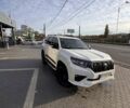 Белый Тойота Ленд Крузер Прадо, объемом двигателя 2.76 л и пробегом 130 тыс. км за 49599 $, фото 2 на Automoto.ua